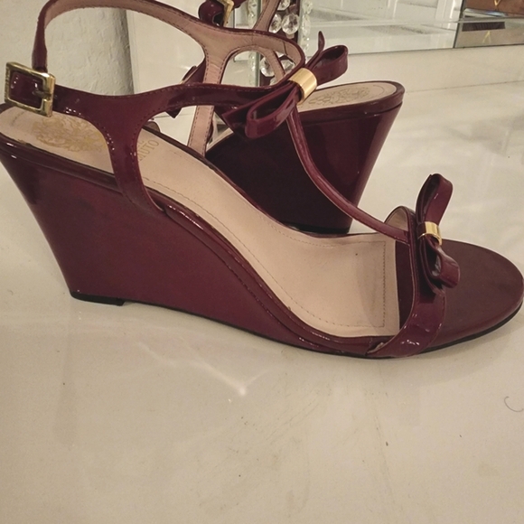 🌟NWOT Red Vince Camuto Patent Leather Strappy Wedge Sandals With Bow Size 9 🌟 - Picture 5 of 7